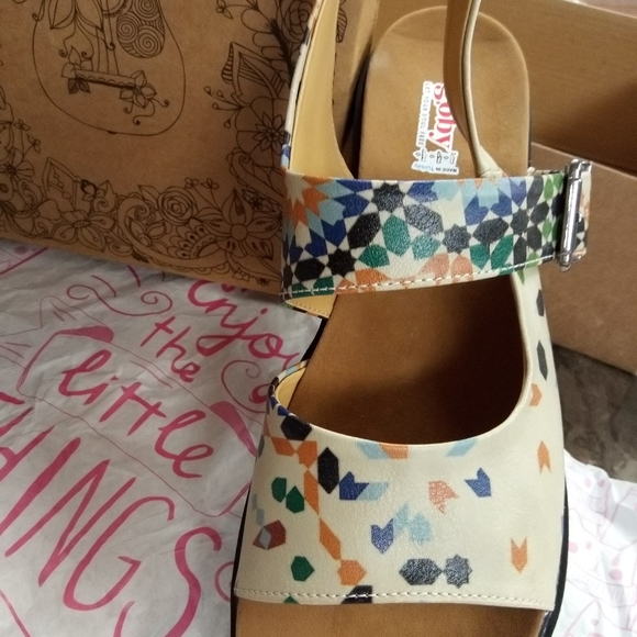 🆕Goby SandalsNEW🍀Size 11🍀New in box📦 fits to size,lovey neutral color print - Picture 7 of 16